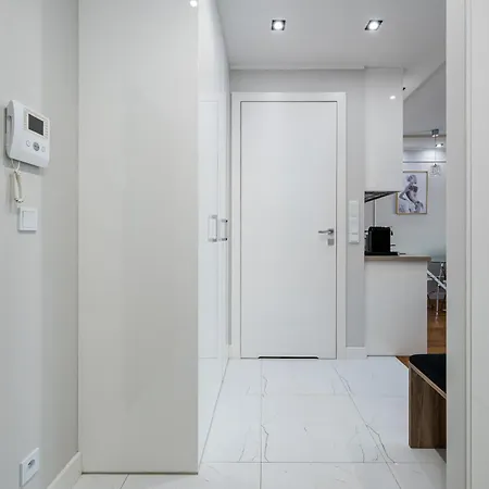 Apartamento Wola Grzybowska Lavish By Bookinghost