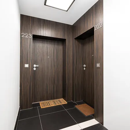Wola Grzybowska Lavish By Bookinghost Apartamento