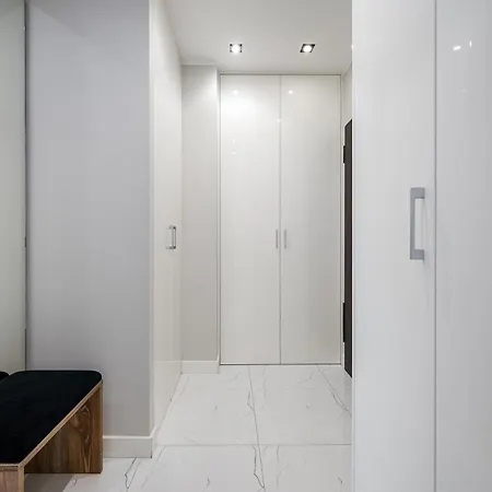 Wola Grzybowska Lavish By Bookinghost ורשה