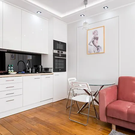 Wola Grzybowska Lavish By Bookinghost ורשה