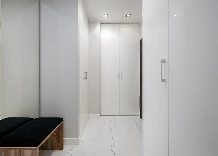 Wola Grzybowska Lavish By Bookinghost Varsó