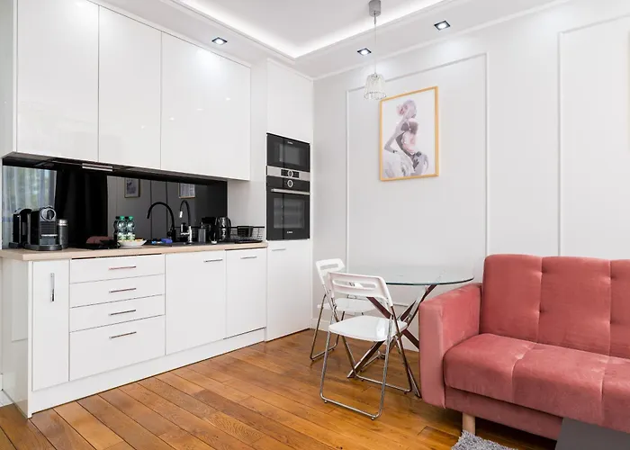 Wola Grzybowska Lavish By Bookinghost Varsó